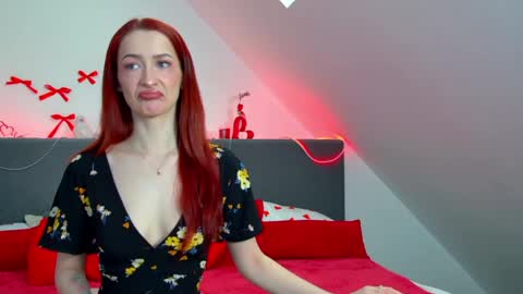 Snapshot of mariamenson chatting on 05.19.26 MariaMenson online show from 05.19.26