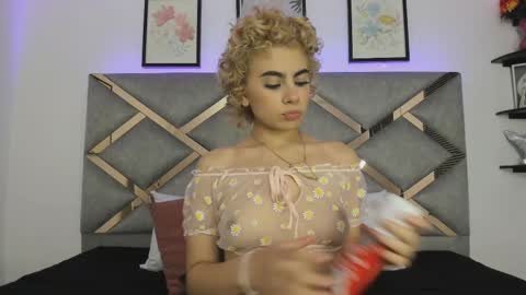 Snapshot of marian_pinzon chatting on 02.14.25 Marian online show from 02.14.25