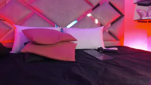 Snapshot of marian_pinzon chatting on 03.11.25 Marian online show from 03.11.25