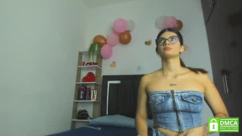 Snapshot of mariana_and_ronny chatting on 05.18.26 Mariana and Ronny online show from 05.18.26