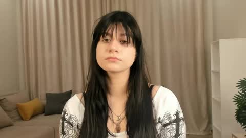 Snapshot of marianmollberg chatting on 05.16.26 Marian online show from 05.16.26