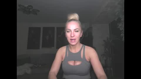 Snapshot of marianna1977 chatting on 04.23.26 marianna1977 online show from 04.23.26