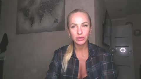 Snapshot of marianna1977 chatting on 06.18.26 marianna1977 online show from 06.18.26