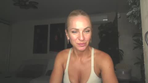 Snapshot of marianna1977 chatting on 07.14.26 marianna1977 online show from 07.14.26