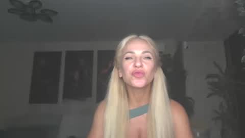 Snapshot of marianna1977 chatting on 07.22.26 marianna1977 online show from 07.22.26