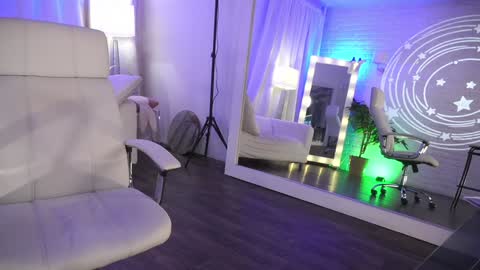 Snapshot of marianova chatting on 01.06.25 Maria online show from 01.06.25