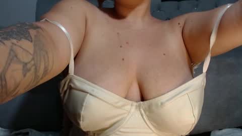 Snapshot of mariapaulina_1 chatting on 04.21.26 Maria paulina online show from 04.21.26