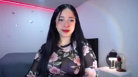 Snapshot of marie_daved chatting on 12.23.24 Nicolle online show from 12.23.24