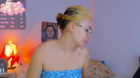 Snapshot of marieetaylor chatting on 05.21.26 Mariee online show from 05.21.26