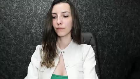 Snapshot of marielleanker chatting on 11.15.25 marielleanker online show from 11.15.25