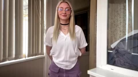 Hey Im Ash  I think together we can hit first 10 thumbs up online show from 02.26.26