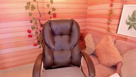 Snapshot of marien_thomson_ chatting on 01.25.25 Marien online show from 01.25.25