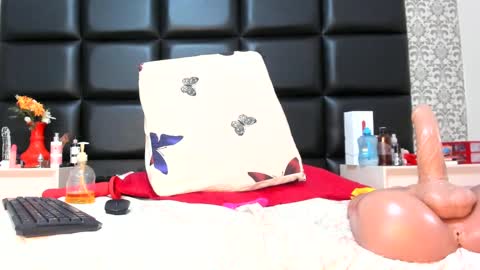 Snapshot of mariiana_fox chatting on 02.13.25 mariana online show from 02.13.25