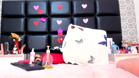 Snapshot of mariiana_fox chatting on 02.20.25 mariana online show from 02.20.25