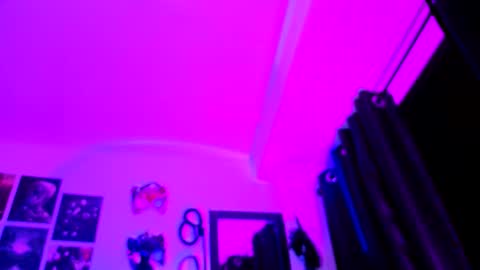 mariiana_velezz online show from 12.04.25