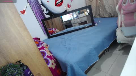 Snapshot of marillynjones_ chatting on 12.22.24 Marillyn online show from 12.22.24