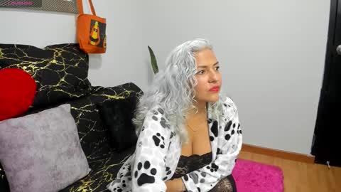 Snapshot of marilyn70 chatting on 10.12.25 marilyn70 online show from 10.12.25