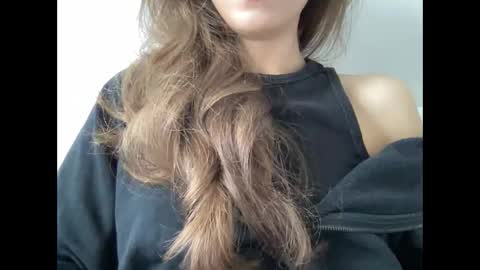Snapshot of marinalovenow chatting on 09.18.25 Marina online show from 09.18.25