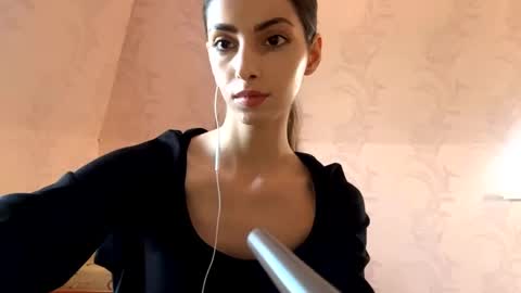 Snapshot of marinvorsburgh chatting on 05.14.26 Anny online show from 05.14.26