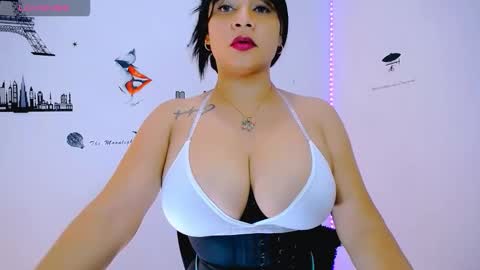 Snapshot of mariposaxox chatting on 10.30.25 Pao online show from 10.30.25