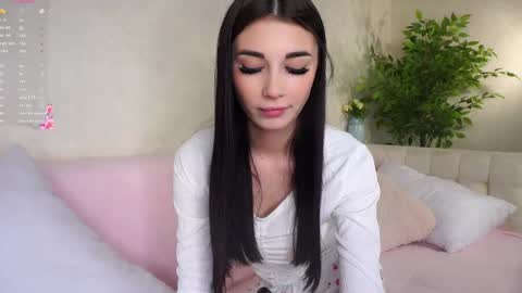 Snapshot of marivelmahlke chatting on 04.28.26 Mari online show from 04.28.26
