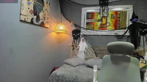 markbowie online show from 10.17.25