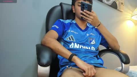 Snapshot of markbowie chatting on 01.17.26 markbowie online show from 01.17.26