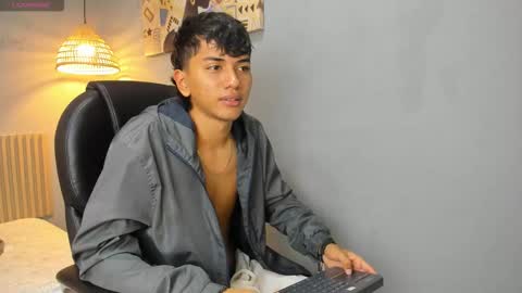 Snapshot of markbowie chatting on 02.04.26 markbowie online show from 02.04.26