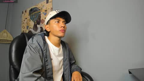 Snapshot of markbowie chatting on 02.07.26 markbowie online show from 02.07.26