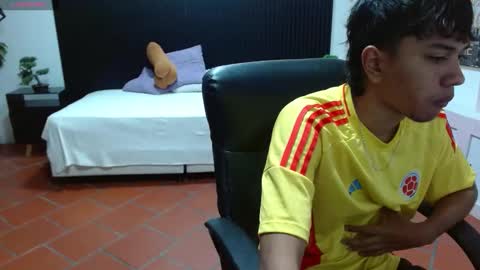 Snapshot of markbowie chatting on 02.08.26 markbowie online show from 02.08.26