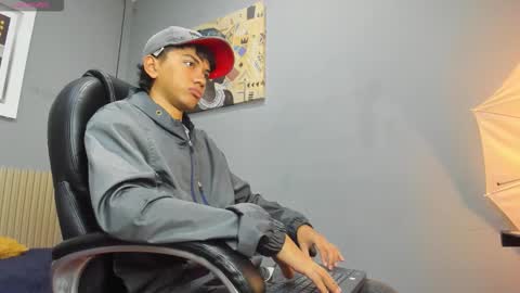 Snapshot of markbowie chatting on 02.10.26 markbowie online show from 02.10.26