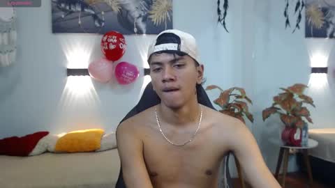 Snapshot of markbowie chatting on 02.12.26 markbowie online show from 02.12.26