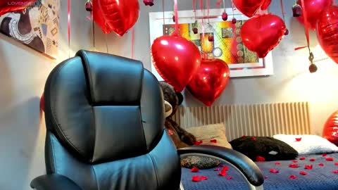 Snapshot of markbowie chatting on 02.14.26 markbowie online show from 02.14.26