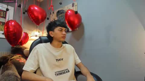 Snapshot of markbowie chatting on 02.19.26 markbowie online show from 02.19.26