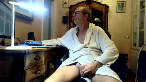 Snapshot of markmarkmark00 chatting on 01.01.25 markmarkmark00 online show from 01.01.25