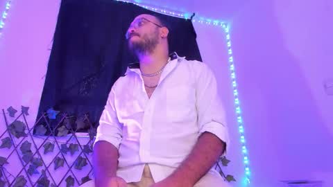 Snapshot of markwolfe1 chatting on 11.01.25 Mark  online show from 11.01.25