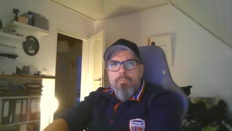 Snapshot of marriedcock1980 chatting on 12.16.24 marriedcock1980 online show from 12.16.24