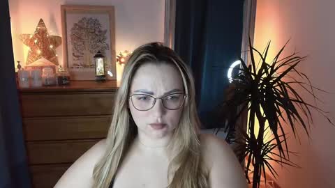 Snapshot of marrygrayes chatting on 02.16.25 Maria  online broadcast from Tuesday to Suturday from 6 pm to 12 pm Germany time Sunday-Monday offline online show from 02.16.25