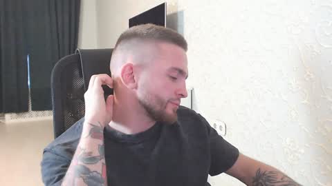 Snapshot of marselle_looker chatting on 01.10.25 Marselle online show from 01.10.25