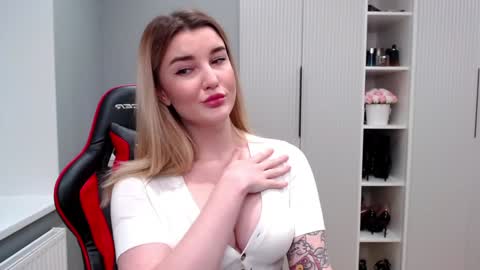 Snapshot of marti_lovely chatting on 03.11.25 Marti online show from 03.11.25