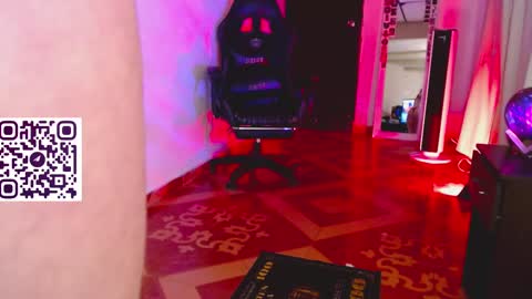 Snapshot of martina_adams chatting on 02.16.25 mari online show from 02.16.25