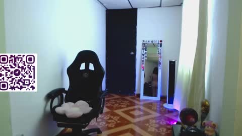 Snapshot of martina_adams chatting on 02.19.25 mari online show from 02.19.25