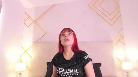 Snapshot of martinaa_garcia chatting on 11.17.25 Martina online show from 11.17.25