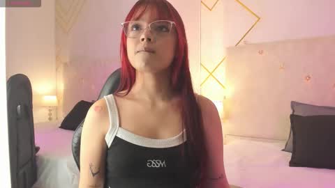 Snapshot of martinaa_garcia chatting on 12.15.25 Martina online show from 12.15.25