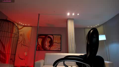 Snapshot of martinnabonnet chatting on 02.17.25 Martinna Bonnet online show from 02.17.25