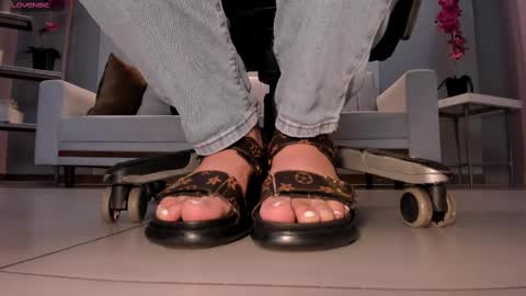 Snapshot of martinnabonnet chatting on 02.28.25 Martinna Bonnet online show from 02.28.25