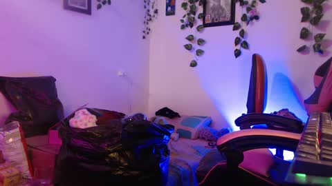                      100   online show from 01.18.25