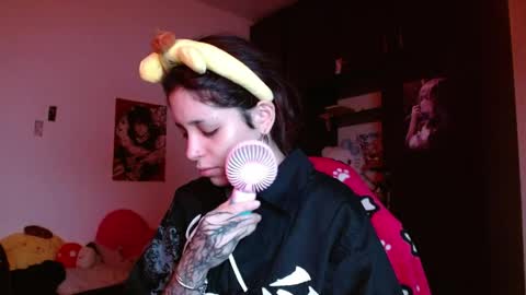 Snapshot of mary_janness chatting on 05.19.26 100 online show from 05.19.26