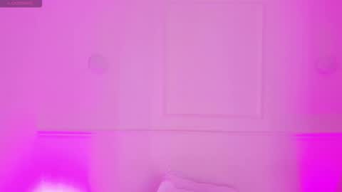 Snapshot of mary_suarez chatting on 10.12.25 Maria online show from 10.12.25