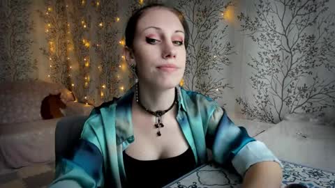 Snapshot of marylou_ chatting on 09.28.25 Mary Lou online show from 09.28.25